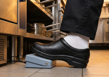 Detalle pedal PTT Dynascan CHEF-1